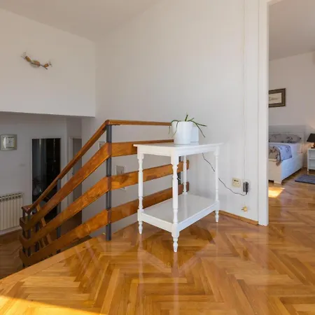 House Barbara *