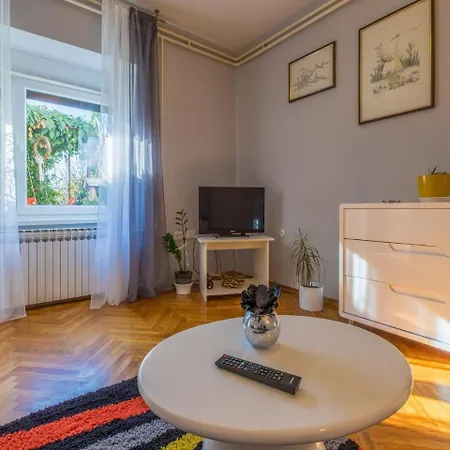 בית נופש House Barbara יאדראנובו