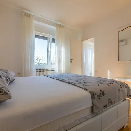 בית נופש House Barbara יאדראנובו