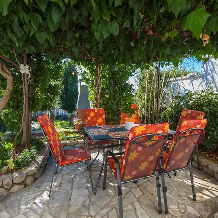 House Barbara בית נופש *